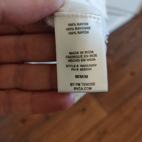 EUC RVCA rayon top w/ back detail cutouts - Picture 4 of 4